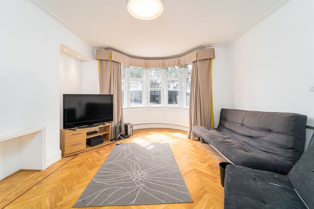 17, Wren Avenue, London photo 4