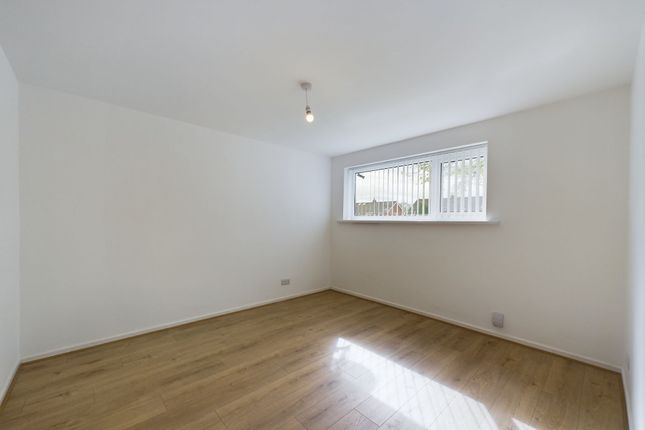 Flat to rent in Abbey Road, Astley
