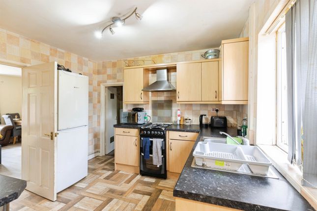 10, Temple View Grove, Leeds photo 4