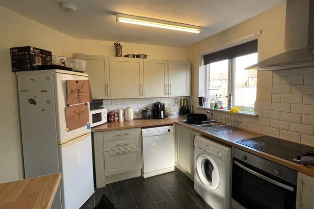 Room to rent in Blankney Crescent, Lincoln