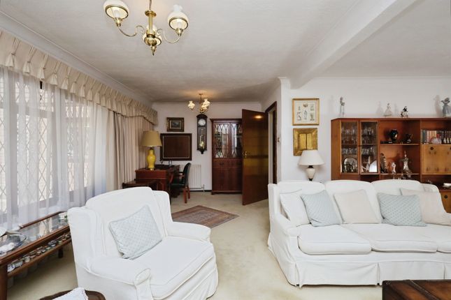 15, Deneside, Eastbourne photo 4