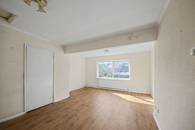 30 Plaiters Way, Dunstable photo 2
