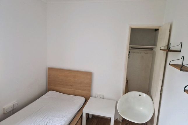 182, Glen Albyn Road, London photo 2