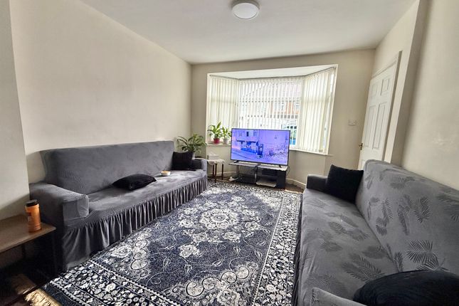 44, Farndale Avenue, Coventry photo 2