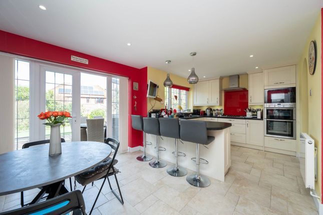 11, Lemmington Way, Horsham photo 4