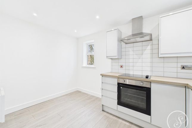 4, Parkwood Court, Leeds photo 4