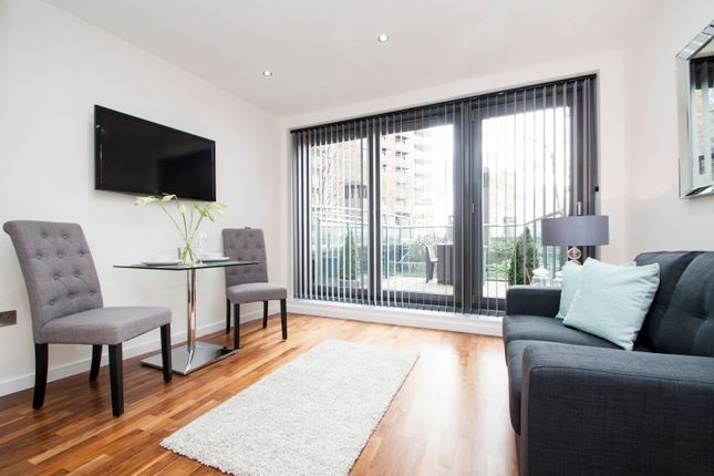 Flat 112 New Providence Wharf, 1, Fairmont Avenue, London photo 2