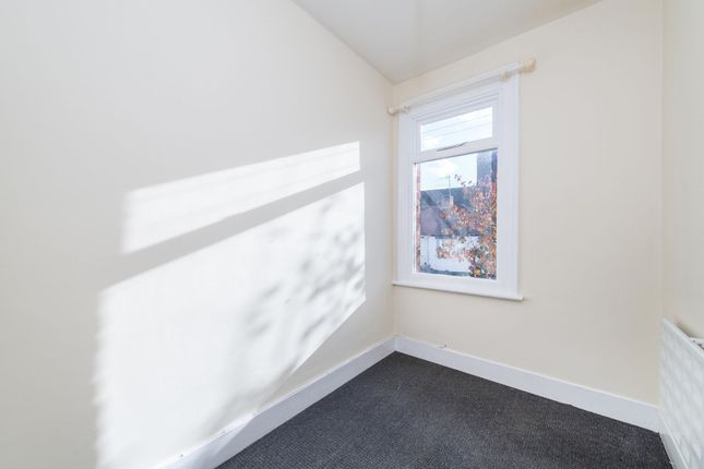 149a Benares Road, London photo 5