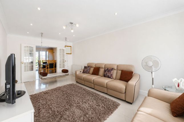37, Holyrood Avenue, Harrow photo 4