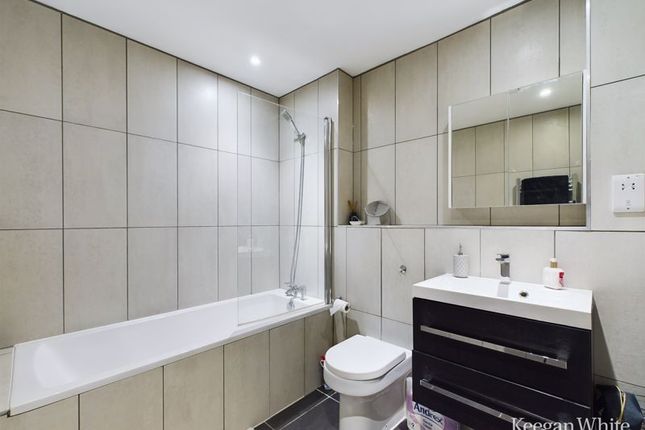 Flat for sale in London Road, High Wycombe