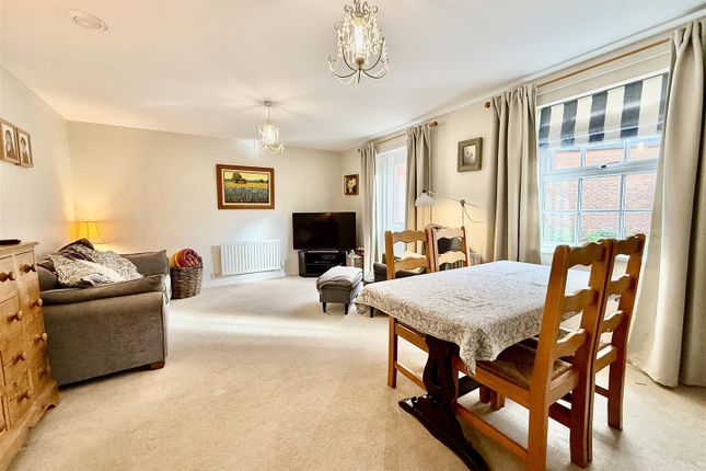 25, Scorhill Lane, Swindon photo 2