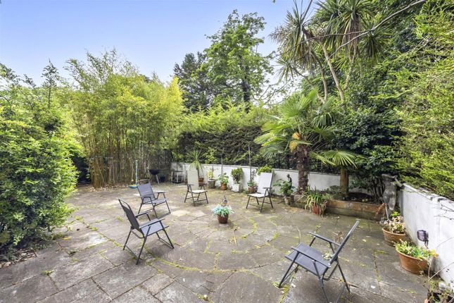 1, Oak Close, Brighton photo 4