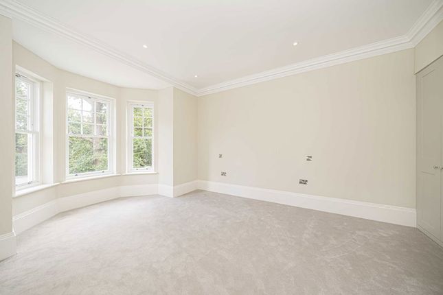 2, Oak Mount Place, Weybridge photo 4