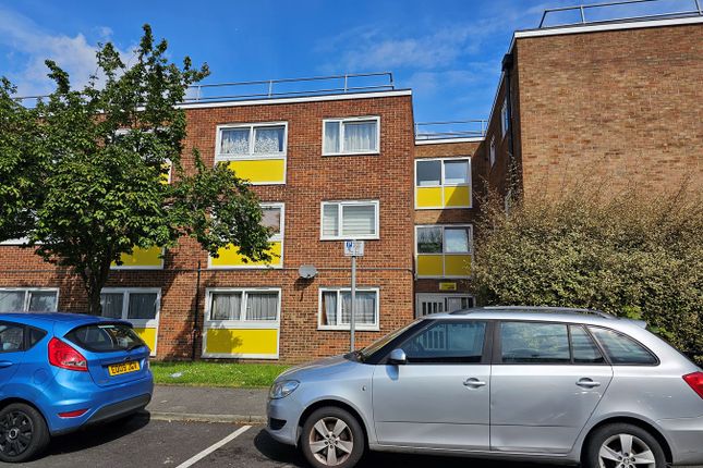 Flat for sale in Cape Close, Barking