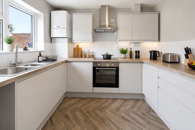 37 Wentworth Court,, Stroud Green, Berkshire photo 2