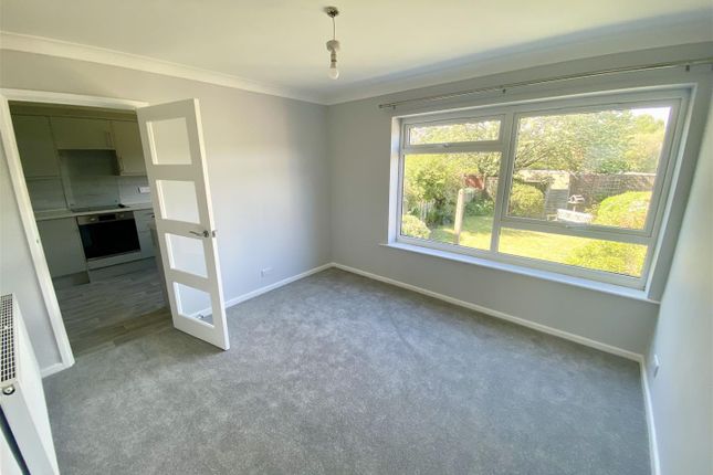 21, Merrow Avenue, Poole photo 4