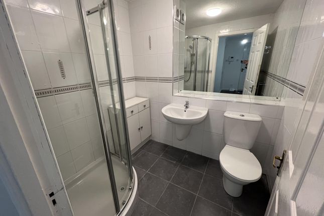 Flat 2/2, 3 Goldenhill Court, Kilbowie Road, Hardgate, Clydebank, G81 5NA, Clydebank photo 3