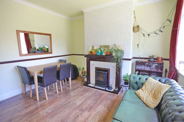 2 Thatch Leach Lane, Manchester photo 5