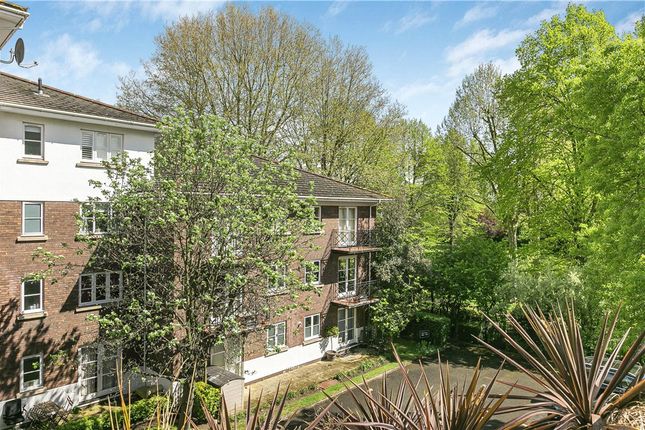 Flat for sale in Brompton Park Crescent, London