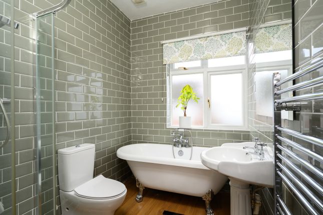 10, Snellings Road, Hersham Village photo 3