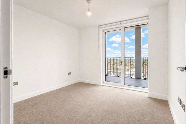 Flat 61 Pochard Heights, Auckland Road, London photo 3