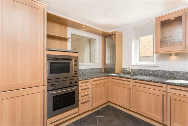 Flat to rent in Benbow House, 24 New Globe Walk, London