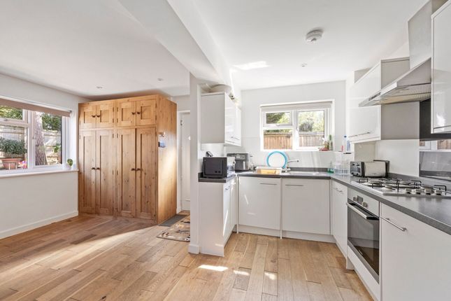 22 Swan Close, Pulborough photo 2
