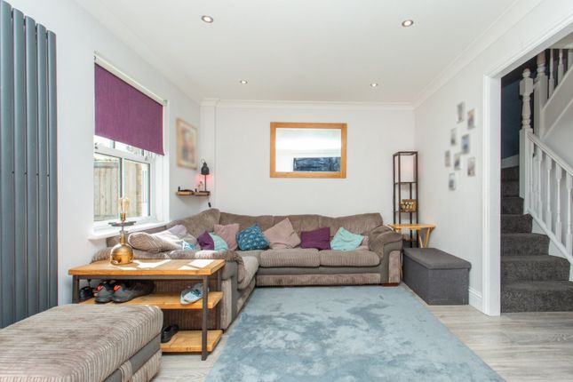 19, Falcon Close, Kent photo 2