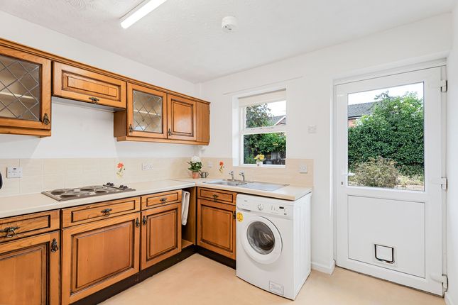15, Chiltern Close, Benson photo 4
