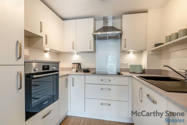 7 Queen ELizabeth Place, Orchard Lane, Alton photo 5