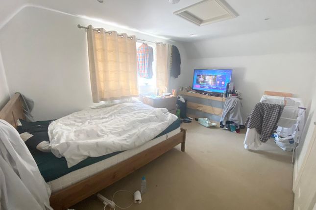 Room 5 (COUPLE LISTING), 40B, Alresford Road, Winchester photo 4