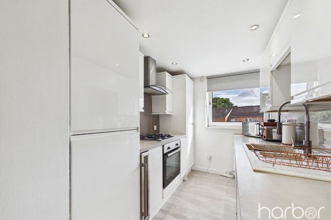 2/1 16 Armadale Path, Dennistoun, City of Glasgow photo 3