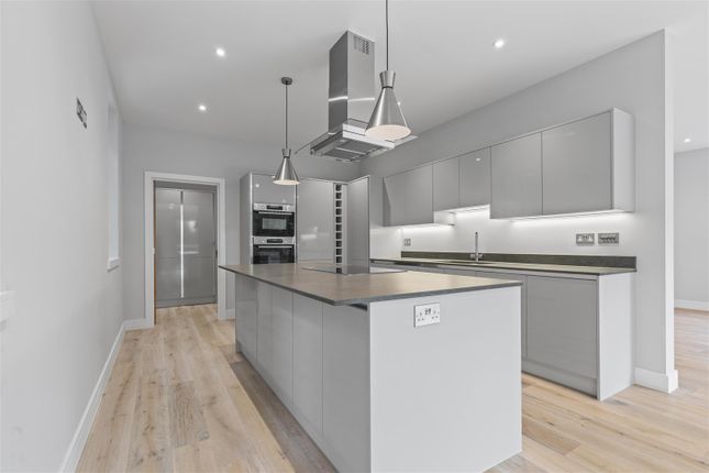 10, Tekels Park, Camberley photo 2