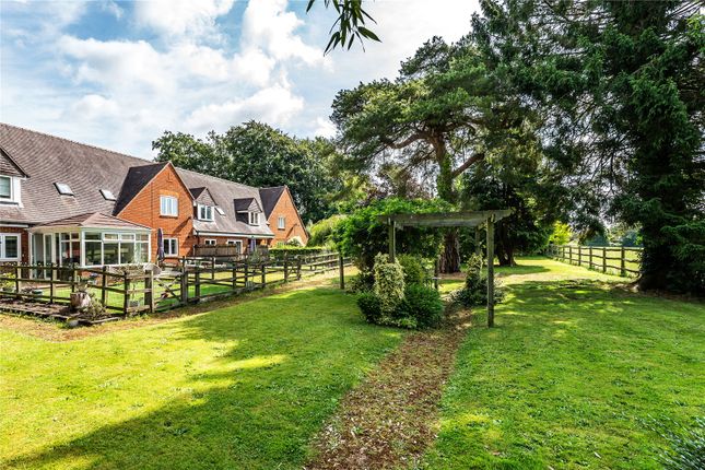 Charlwood Place, Surrey photo 4