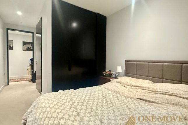 Flat 35, 5 Tidemill Square, London photo 3