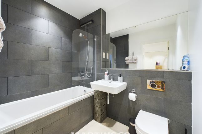 Flat for sale in Fairfield Avenue, Staines