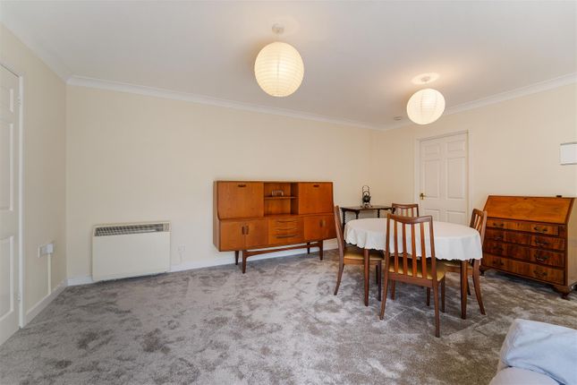 41, Oakmead Green, Epsom photo 4