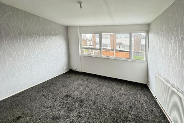 4, Kerry Grove, Bolton photo 2