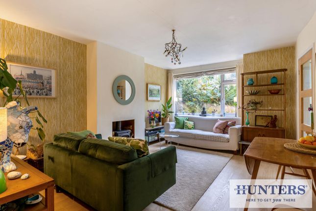 15, Woodhill Grove, Leeds photo 4