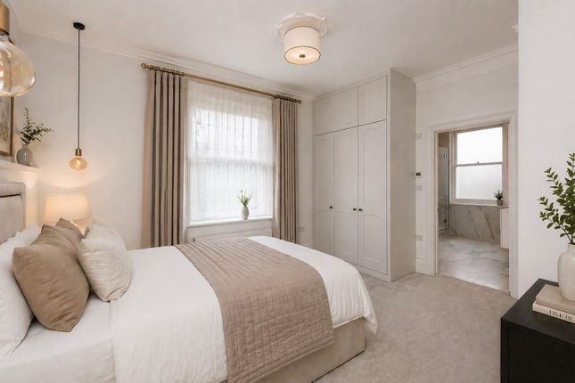 Raised Ground Floor Flat 1, 28, Harrington Gardens, London photo 2
