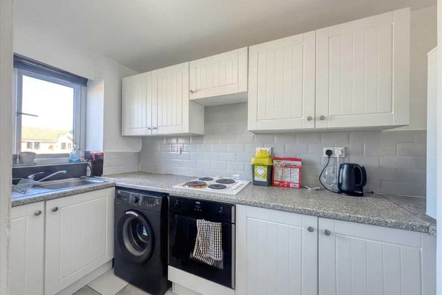 37, Campernell Close, Brightlingsea photo 4