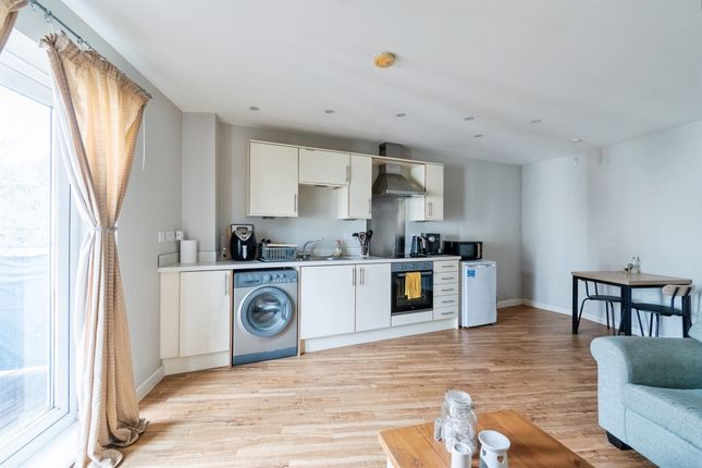 Flat 4, Seagers Court, Audley Road, Chippenham photo 3
