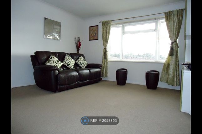 Flat  The Elms, Feltham Hill Road, Ashford photo 3