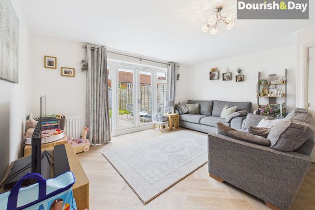 24 Barn Croft, Malpas photo 2