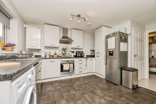8, Dunclent Close, Droitwich photo 3