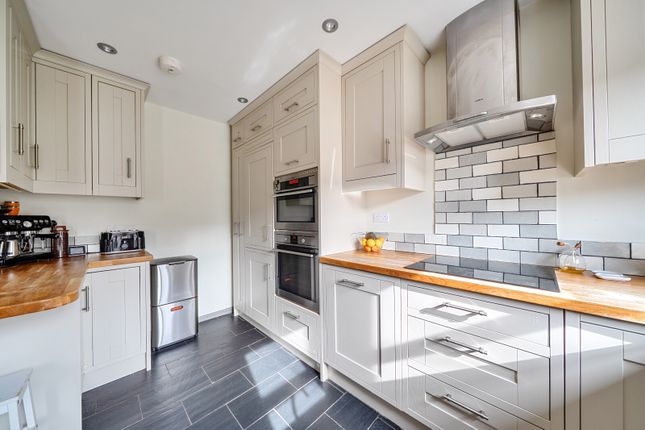 15, Rowley Close, Pyrford photo 3
