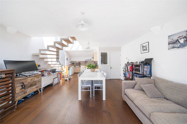17, 300/320, Chiswick View, Acton Lane photo 4