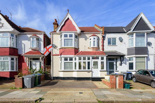 Thumbnail Semi-detached house to rent in Chatsworth Avenue, Wembley