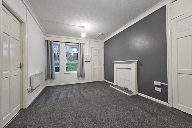 Thumbnail Flat to rent in Gordon Crescent, Brierley Hill