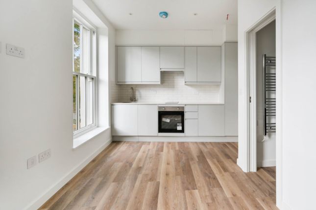 Flat 1, Chalk Farm Road, London photo 3